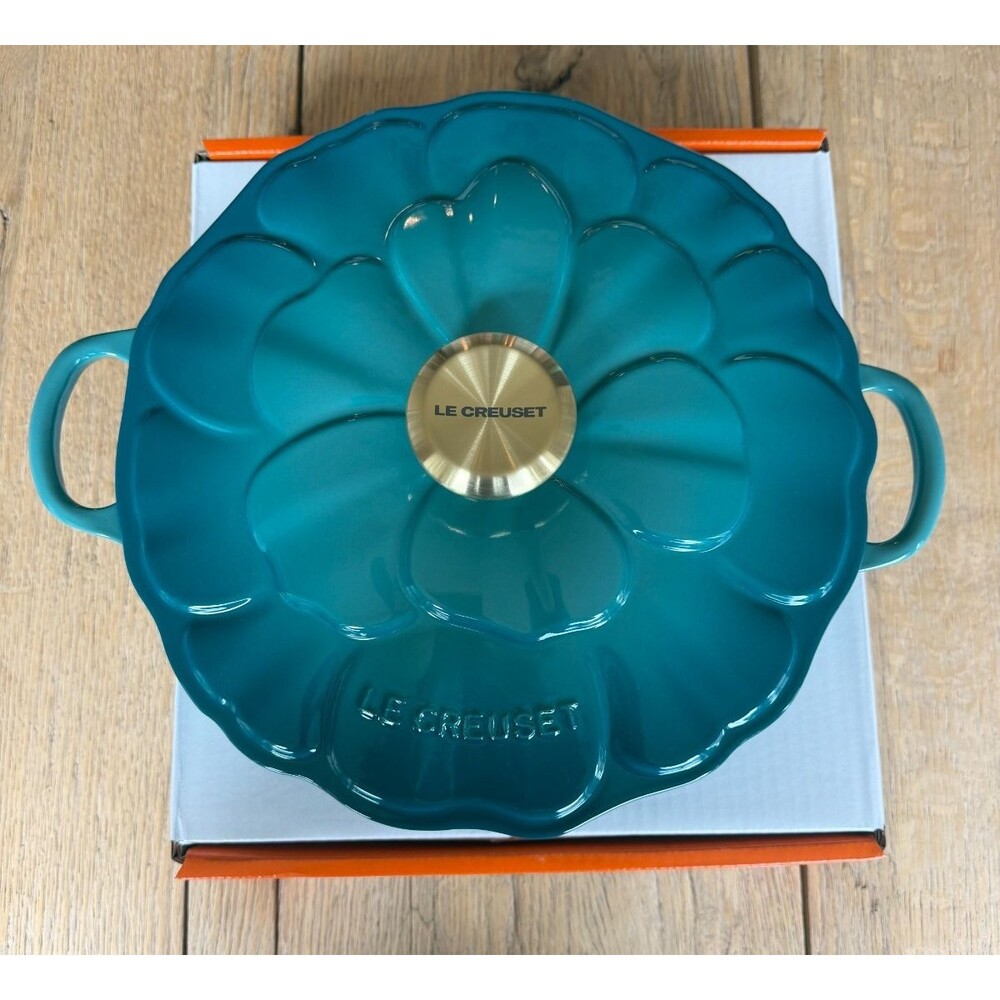 Le Creuset Signature Cast Iron Petal Shallow Casserole 2.25qt Riviera Blue NEW